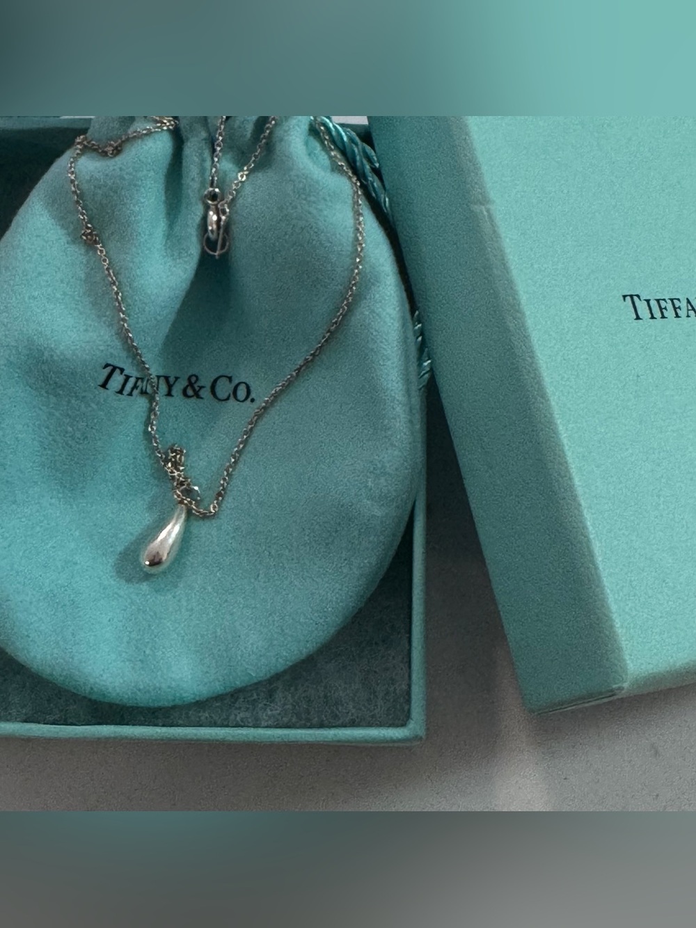 Tiffany & Co. Silver Teardrop Pendant Necklace with Tiffany Blue Pouch